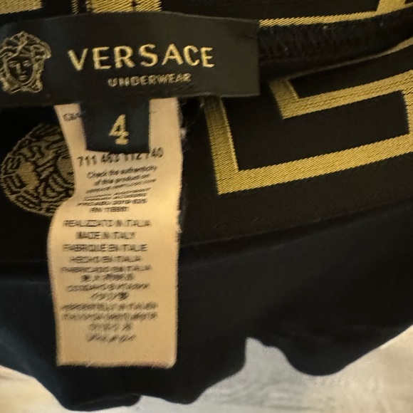 Versace - Picture 2 of 4